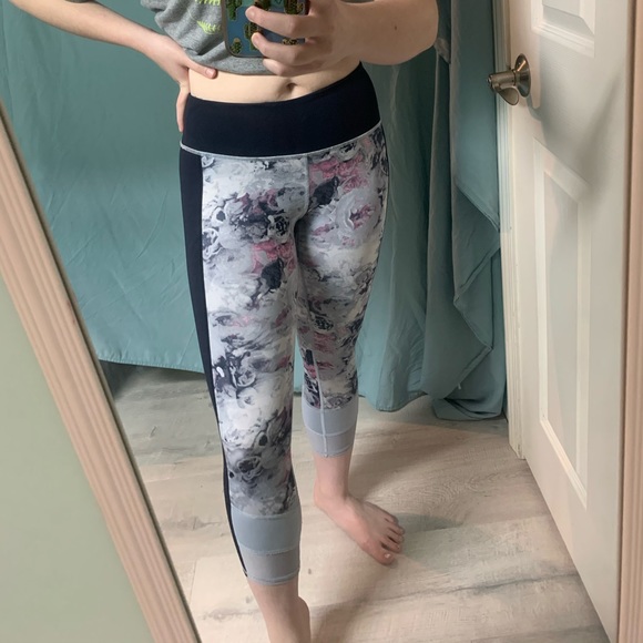 NWOT Lululemon Floral Leggings - Picture 1 of 4